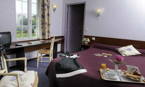 Logis Auberge Des Vieux Chenes Malemort Exterior photo